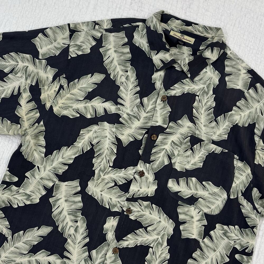 Tommy Bahama Shirt Mens Large Black Green Floral Leaf Casual Hawaiian Button Up